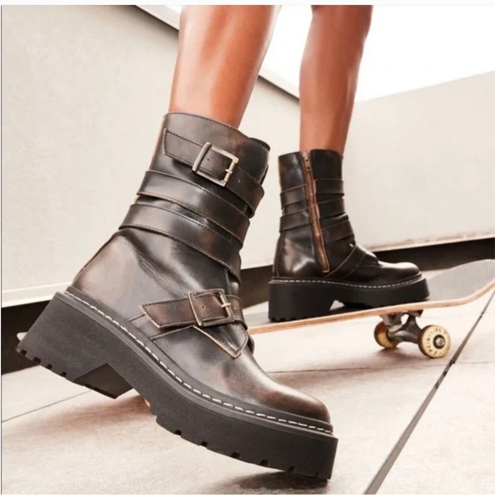 Steve Madden Sarge Multi Black
Leather Buckle and Straps Boots, size 7